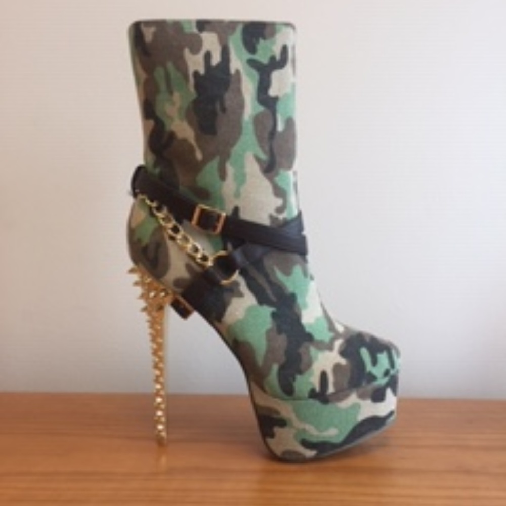 Green Heeled Boots with Camouflage Pattern and Gold Spikes